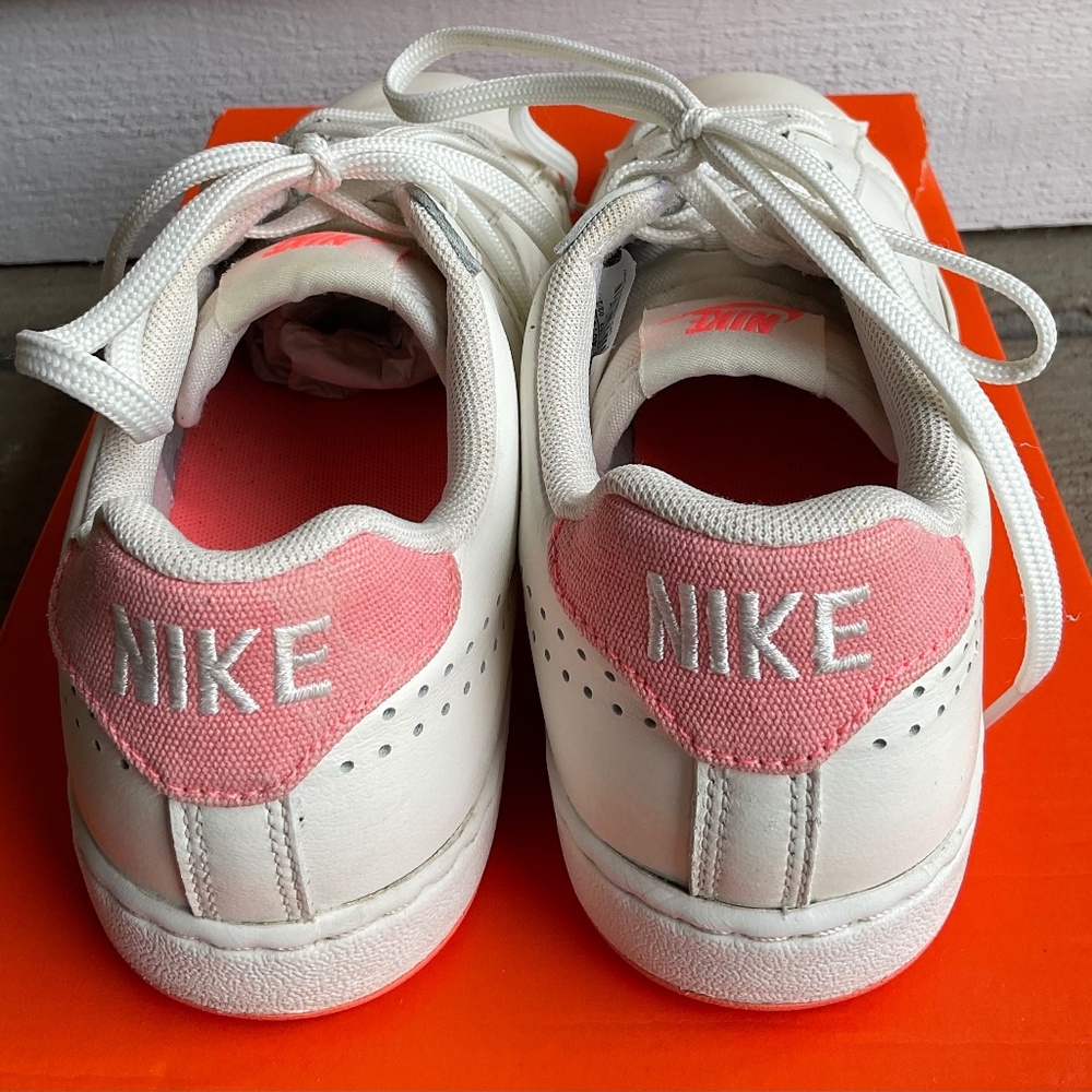 Nike Leather Court shoes size men’s 7.5, women’s 9.5